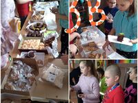 Dzieci  z klasy 3b sprzedają ciasta i inne słodkości.